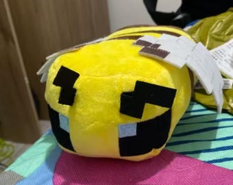 Cute Pixel Bee Plush Toy – Soft Kawaii Minecraft-Inspired Bee Stuffed Animal – Handmade Yellow Bee Pillow Gift for Gamers & Kids 20cm