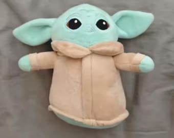 Grogu Plush Toy – Cute Baby Alien Stuffed Plush – Soft Collectible Character Doll – Gift for Sci-Fi Fans & Kids 18cm