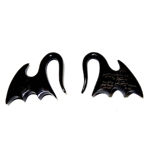 Hand Carved Horn Organic Hook Ear Tapers Pincher Gauges and Plugs, Wing Design Unisex Body Piercing Jewelry For Ear Lobe