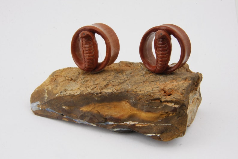 Double Flare Tunnel Organic Sawo Wood Ear Plug Gauges Body Piercing Jewelry Pair Cobra Snake Gift for Pierced 3D