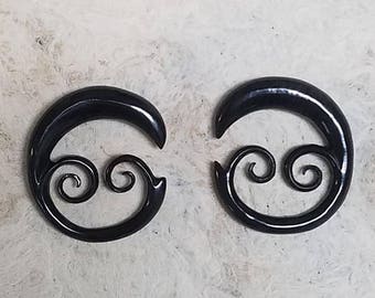 Hand Carved Horn Organic Hook Ear Tapers Pincher Gauges and Plugs,Spiral Design For Girls Body Piercing Jewelry For Ear Lobe