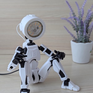 Poseable Robot Desk Lamp, Adjustable Articulated Robot Light, Quirky Table Lamp, Cute Geeky Gift for Tech Lovers, 3D printed Nightlight