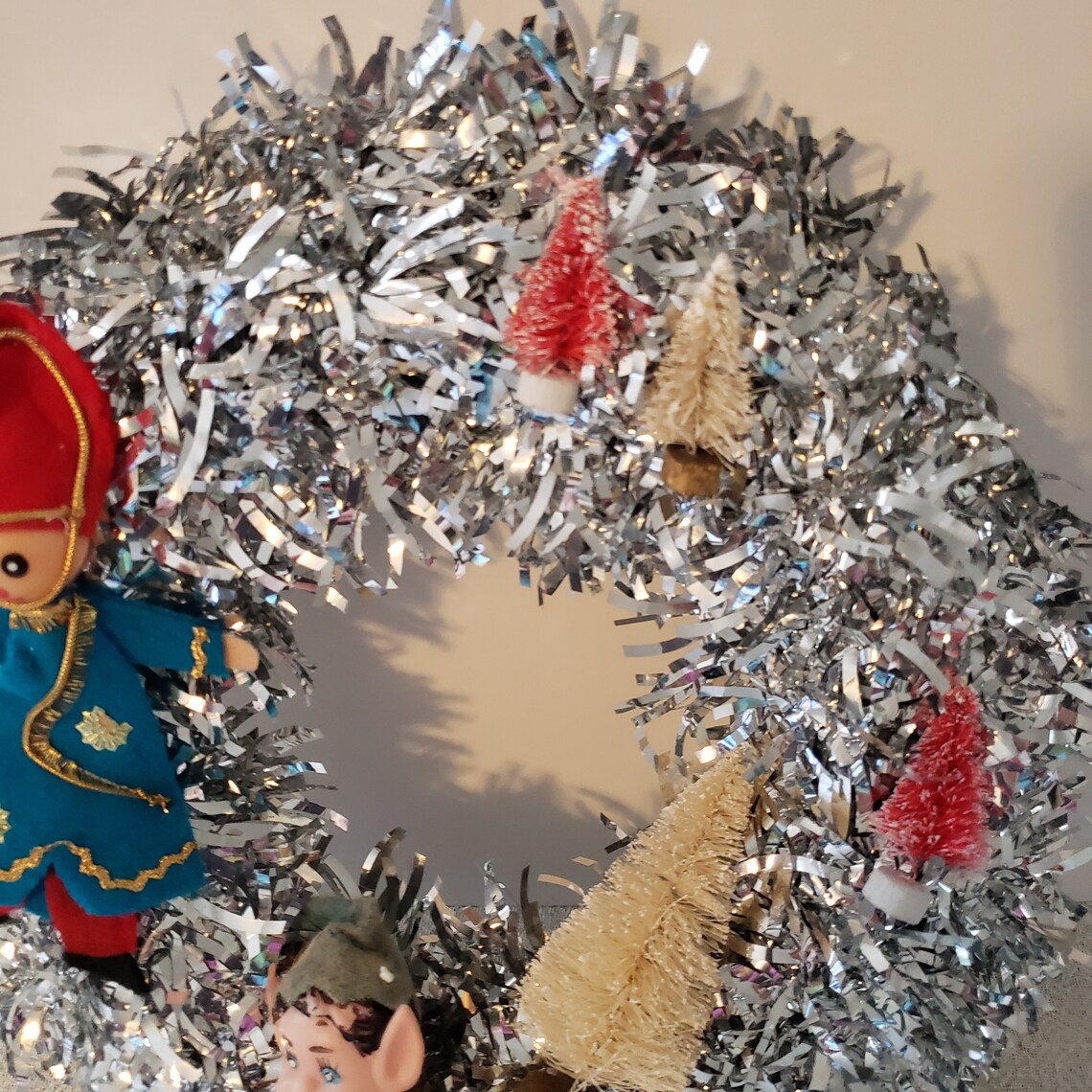Vintage CHRISTMAS Tinsel WREATH With Vintage ornaments Etsy