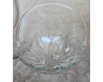 Vintage glazen geschulpte doorzichtige geperste glazen mand met handvat 3 voet