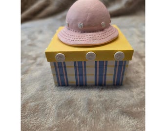 Vintage Enesco Resin Prydnadsask Rosa Solhatt Rutig Knapp Dekorativt Minnessak