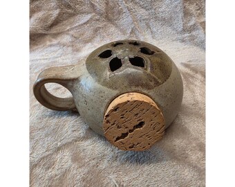 Sargent Studio Pottery Blommor, Groda, Knoppvas, Spräcklig Glasyr Korkpropp