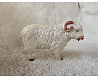 Vintage AAA Ram Schaf Figur Weiße Kunststoff Bauernhof Tier Spielzeug 4 Zoll Gehörn Ram