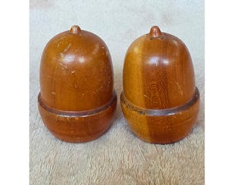 Vintage Wood Acorn Salt and Pepper Shakers Set Rustic Farmhouse Kitchen Decor