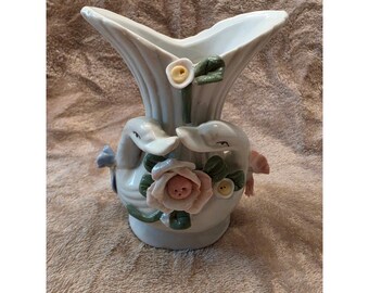 Vintage porslinsdubbel svanvas med 3D rosa rosblommor i keramik