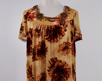 Vintage jaren 1970 Floral Burnout Velvet Nachthemd Lounge jurk met Beaded hals, medium