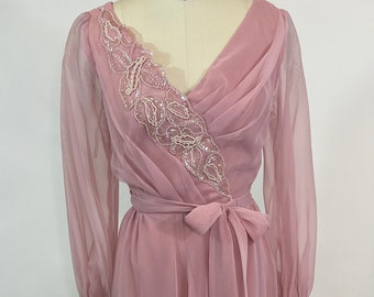 vintage Fin des années 1970 Rose Chiffon maxi Robe avec Appliqué Sequin, Petit