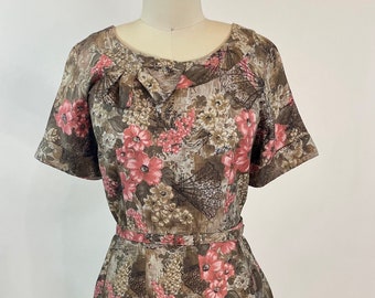 Vintage 1950s Penette Floral pink and Brown Short Sleeve Dress with Fan Pattern, Large XL