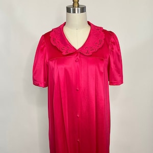 Vintage Vanity Fair Bright Pink Nylon Button up Short Sleeve Nightgown, Medium M