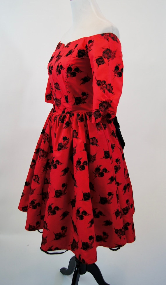Vintage 1950s Red flocked Floral Off-the-shoulder… - image 3