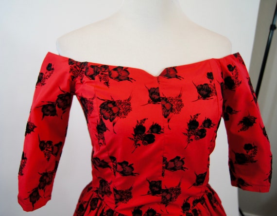 Vintage 1950s Red flocked Floral Off-the-shoulder… - image 4