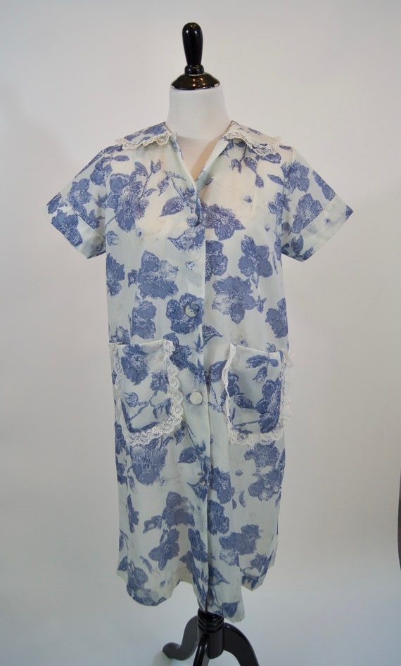 Vintage 1960s Dalton Blue Floral Short Sleeve Hous