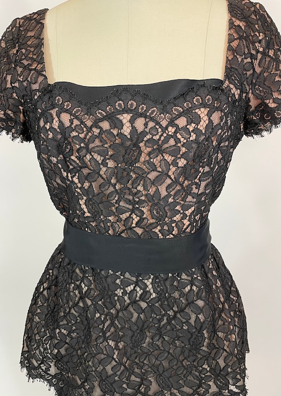 Vintage 1940s Nude and Black Lace Peplum Dress, M… - image 3