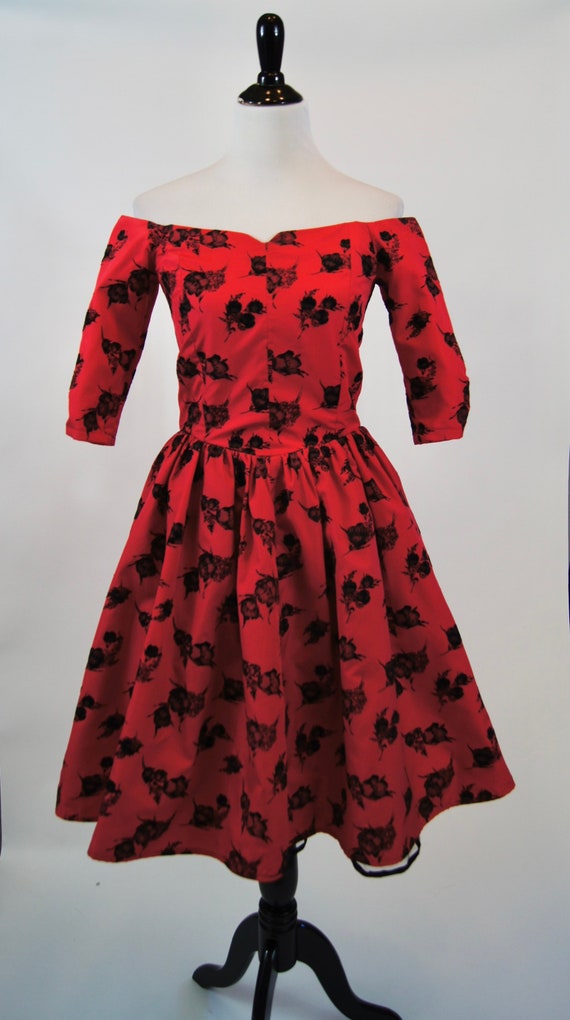 Vintage 1950s Red flocked Floral Off-the-shoulder… - image 2