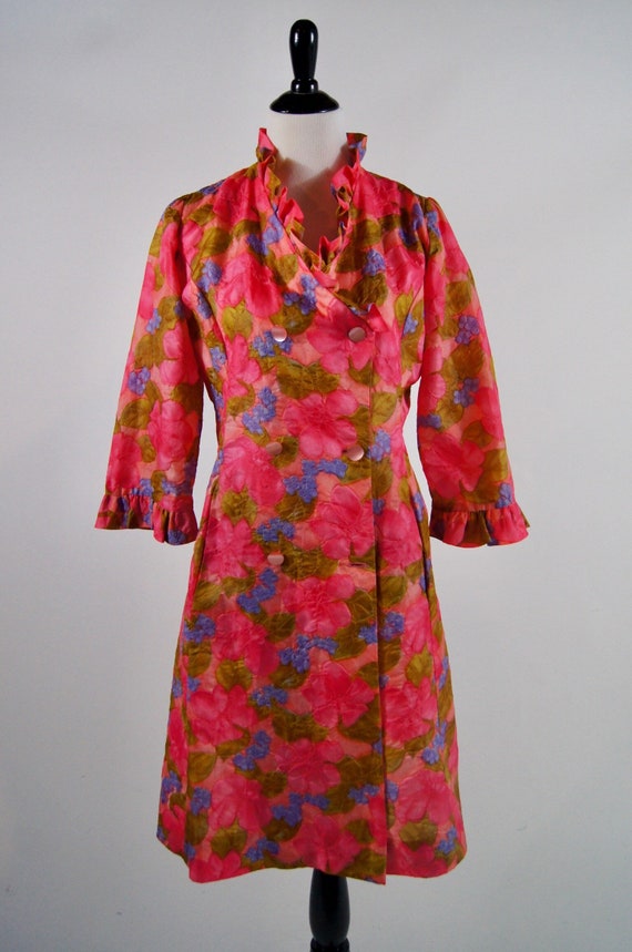 Vintage 1960s Pink Floral Ruffled Housecoat Robe,