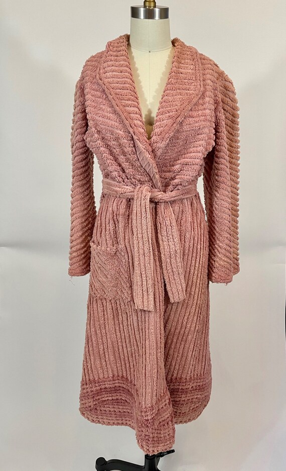 Vintage 1960s Pink Chenille 3/4 Length robe, Mediu