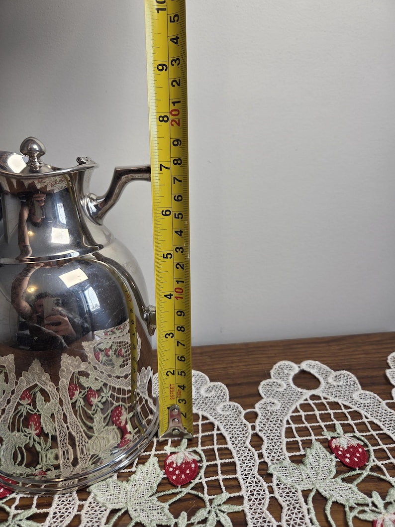 Puede incluir: Juego de tres tazas de cer&aacute;mica con acabado mate moteado. Cada taza presenta un color diferente: azul claro, crema y gris. Las tazas tienen un dise&ntilde;o simple y moderno y un asa c&oacute;moda.