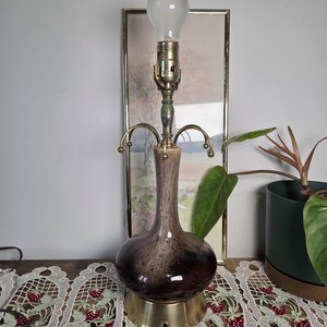 Glasur-Keramik-Tischlampe mit Messingakzenten, Atomic MCM-Lampe, Retro-Keramik-Beleuchtung aus den 1960er Jahren