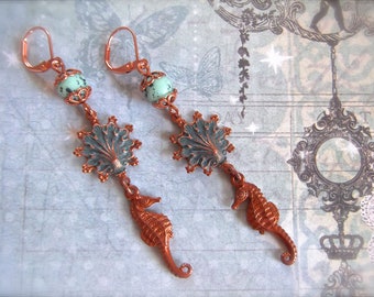 Caballito de mar cuelga, caballito de mar de pan de jengibre, BSue por 1928, latón de cobre, cobre y agua, vidrio azul de agua checa, concha marina, MockiDesigns, envuelto en regalo