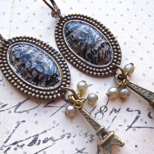 Oval Brass, Antiqued Brass, Decoupage, Homage a Paris, Eiffeltower Charm, Dangle Earrings, MockiDesigns, Gift Wrapped