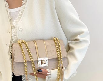 Cute Mini Crossbody Bag for Women Gold Chain Leather Purse Trendy Sling Bag Gift for Mom Girlfriend Stylish Small Handbag
