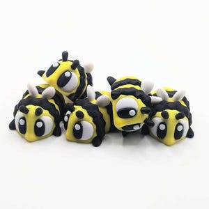 3D Printed Flexi Bee – Articulated Fidget Toy, Desk Pet – Honey Bee Figurine