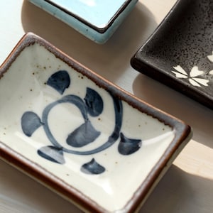 Plato de porcelana japonesa para salsa de soja / Bol para mojar sushi, rectangular de 8,9 cm / Plato para condimentos, regalo, decoración minimalista para la mesa