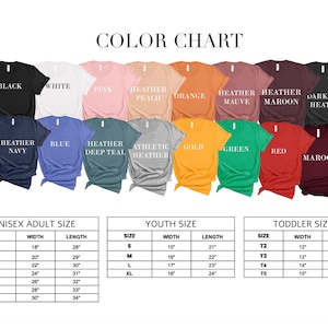 K&ouml;nnte beinhalten: Eine Farbkarte zeigt verschiedene T-Shirt-Farben, darunter Schwarz, Wei&szlig;, Rosa und Orange. Die Karte zeigt auch Gr&ouml;&szlig;entabellen f&uuml;r Unisex-Erwachsene, Jugendliche und Kleinkinder mit Ma&szlig;en in Zentimetern f&uuml;r Breite und L&auml;nge.