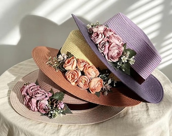 Fransk platt blommig stråhatt, damhatt med bohemisk sommarsolhatt och handgjorda rosor, trädgårdsfest bröllopsaccessoar