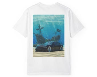 T-shirt UNDERWATER MUSCLE Deep Sea Treasure Car | Berline noire style Atlantis | Vêtements inspirés de la culture automobile Hidden Gem