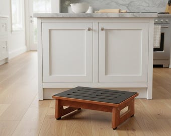 Wooden Step Stool for Adults & Seniors – Wide Anti-Slip Surface, Folding Kitchen Ladder