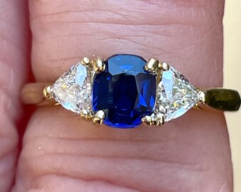 Reserved..Vintage Van Cleef & Arpels GIA 1.39ctw No-Heat Blue Sapphire and Diamond 3 Stone 18k Yellow Gold Ring