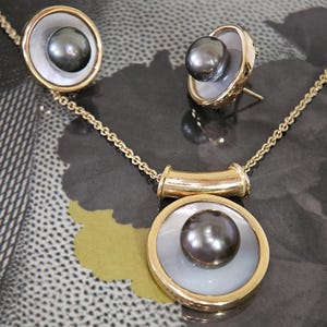 18K Yellow Gold Tahitian & Mother of Pearl Earrings and Pendant Slide Jewelry Vintage Set
