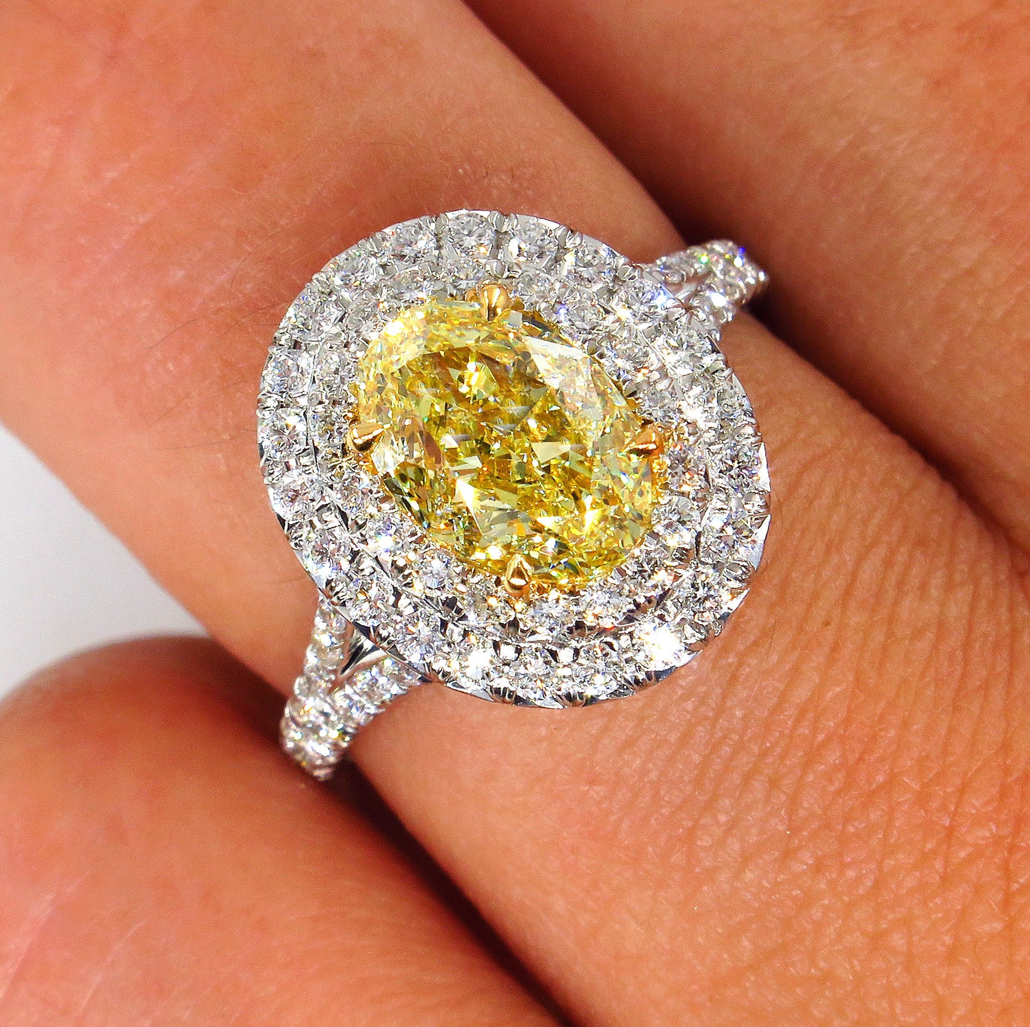 GIA Canary 2.33ct Natural Fancy YELLOW VVS1 Oval Diamond | Etsy