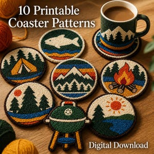 Op de afbeelding: Een collectie van 10 ronde onderzetters met gestructureerde, kleurrijke natuurontwerpen, waaronder bergen, een kampvuur, een tent, een vis en een barbecue. De tekst 10 Printable Coaster Patterns en Digital Download is zichtbaar.