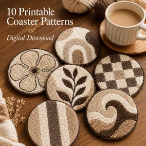 Puede incluir: Un conjunto de siete posavasos redondos con diseños en tonos marrones y beige. Los posavasos presentan varios diseños, incluyendo una flor, una hoja, rayas y una ola. El texto "10 Printable Coaster Patterns" y "Digital Download" es visible.