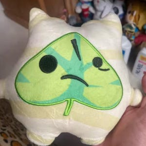 Gatto di peluche a forma di foglia – Peluche brontolone, gattino kawaii a tema natura, 18 cm