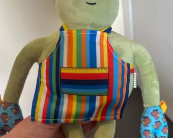 Chef Plush Doll with Colorful Apron – Cute Kitchen Stuffed Toy – Soft Cooking Character Gift for Kids & Food Lovers 28CM