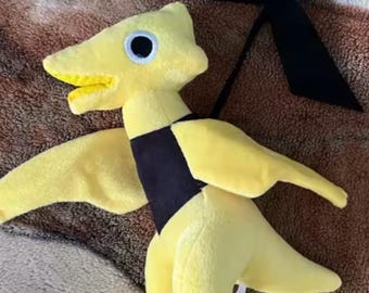 Yellow Pterodactyl Plush Toy – Cute Dinosaur Stuffed Animal with Wings – Soft Prehistoric Gift for Kids & Dino Lovers 24cm