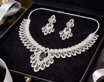豪華なブラックストーンのブライダルジュエリーセット、シルバーのステートメントネックレスとイヤリングのセット、女性用ウェディングジュエリーセット、エレガントなパーティージュエリーギフト