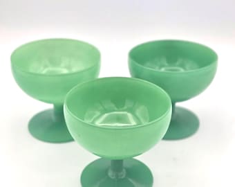 Plats en verre coloré vintage Anchor Hocking