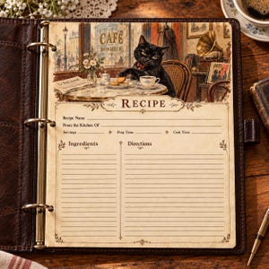 Könnte beinhalten: Ein Ringbuch mit drei Ringen enthält eine Rezeptseite mit einer Vintage-Illustration einer schwarzen Katze an einem Cafétisch. Die Seite enthält den Text "CAFE BONHEUR", "RECIPE", "Ingredients" und "Directions" mit leeren Zeilen.