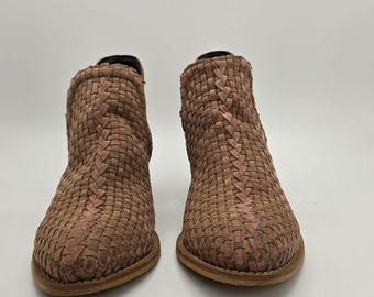 Stivaletti alla caviglia intrecciati senza lacci color rosa antico con intagli, taglia 7, stile western boho rodeo