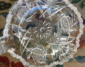 Plato antiguo de cristal tallado americano del período brillante, ideal para pañales, dulces o pequeños objetos, circa 1876-1916.