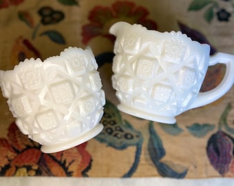 Vintage Westmoreland Milchglas Cteam und Zucker Set
