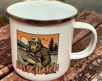 Tazza da campeggio smaltata Bassquatch da 350 ml / Divertente tazza da pesca Bigfoot Sasquatch
